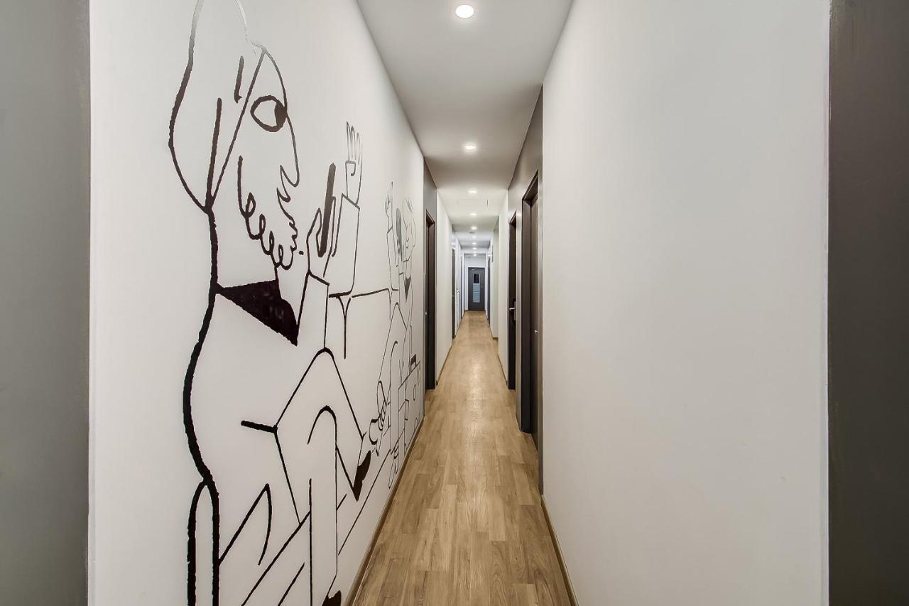 Hotel Vaccinated Staff- Oyo Townhouse 105 Khar West Station Bombaj Zewnętrze zdjęcie