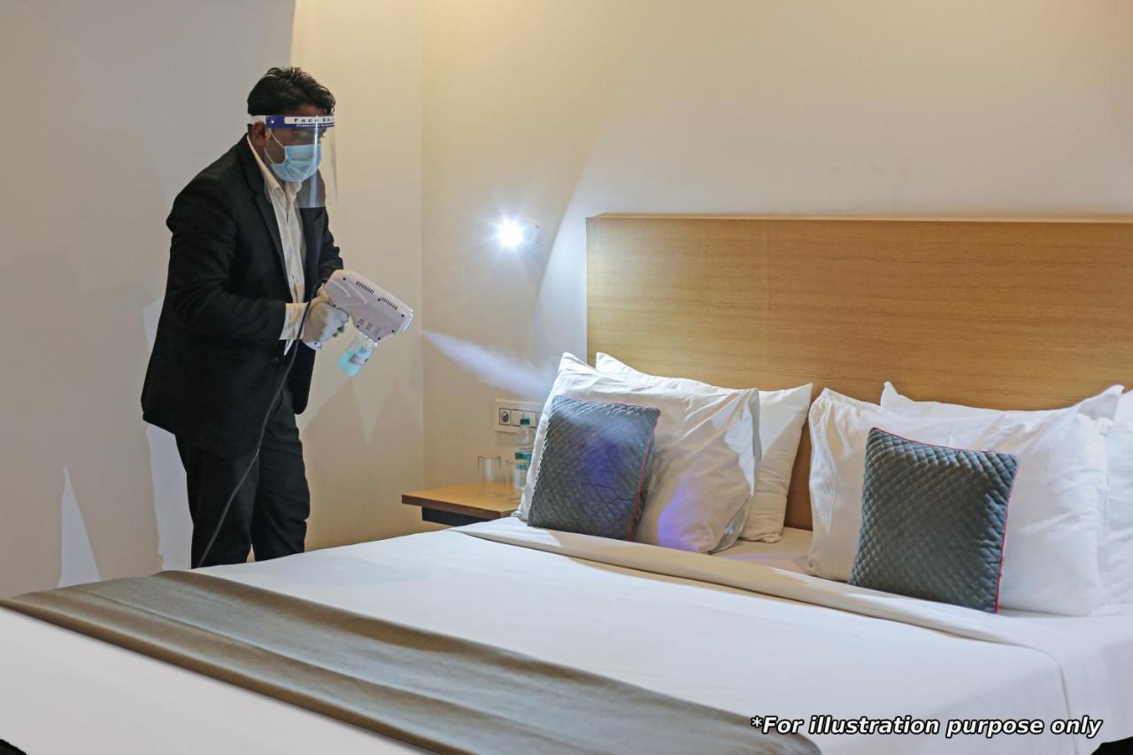 Hotel Vaccinated Staff- Oyo Townhouse 105 Khar West Station Bombaj Zewnętrze zdjęcie