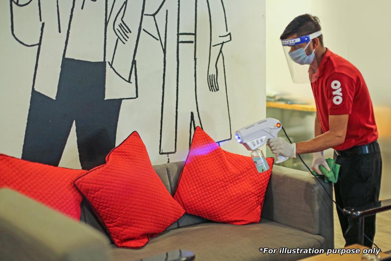 Hotel Vaccinated Staff- Oyo Townhouse 105 Khar West Station Bombaj Zewnętrze zdjęcie