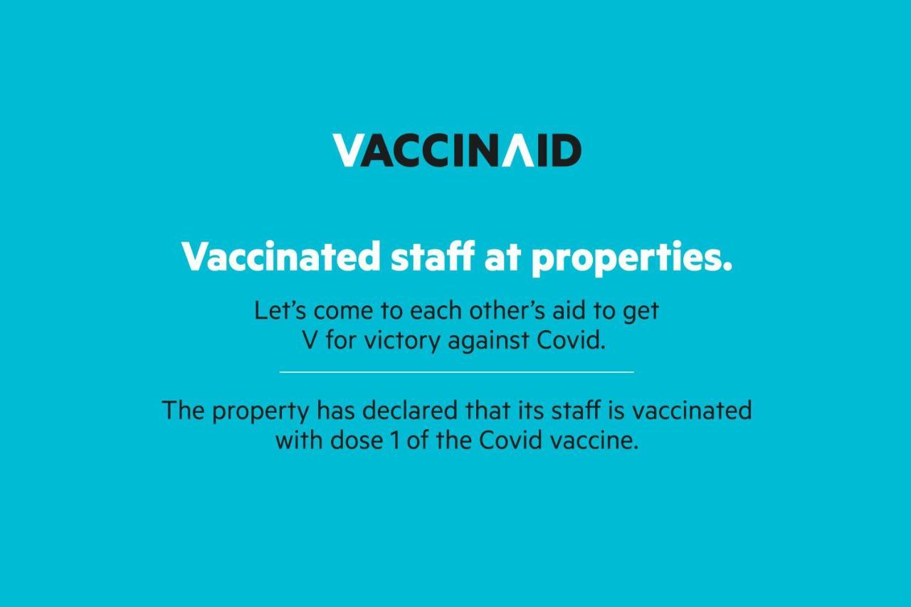 Hotel Vaccinated Staff- Oyo Townhouse 105 Khar West Station Bombaj Zewnętrze zdjęcie