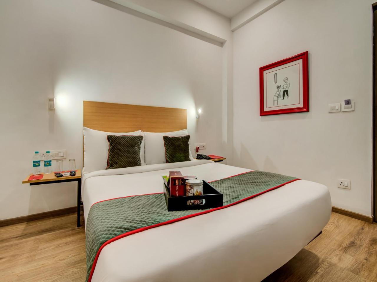 Hotel Vaccinated Staff- Oyo Townhouse 105 Khar West Station Bombaj Zewnętrze zdjęcie