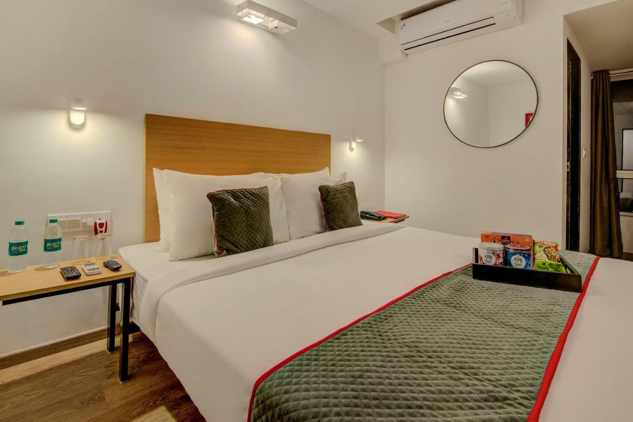 Hotel Vaccinated Staff- Oyo Townhouse 105 Khar West Station Bombaj Zewnętrze zdjęcie