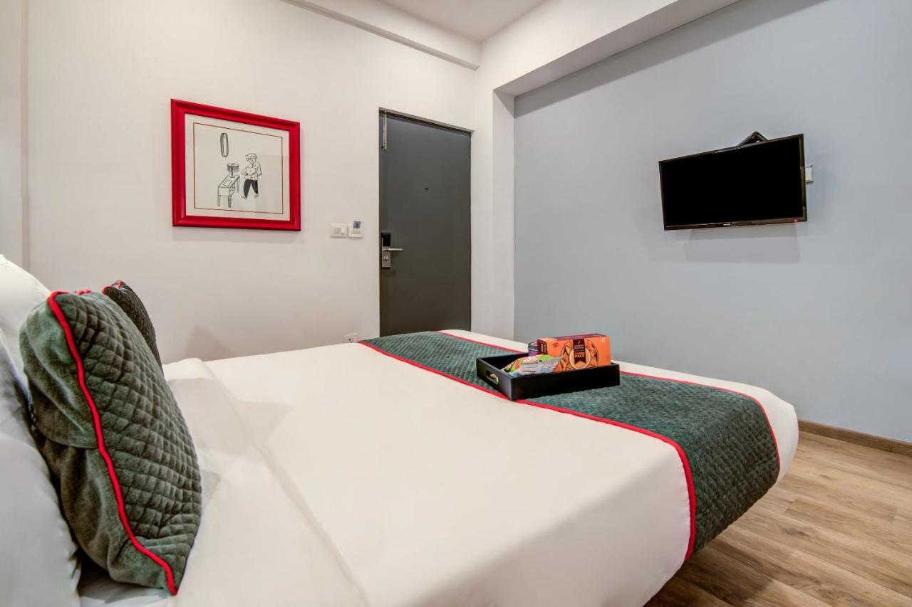 Hotel Vaccinated Staff- Oyo Townhouse 105 Khar West Station Bombaj Zewnętrze zdjęcie