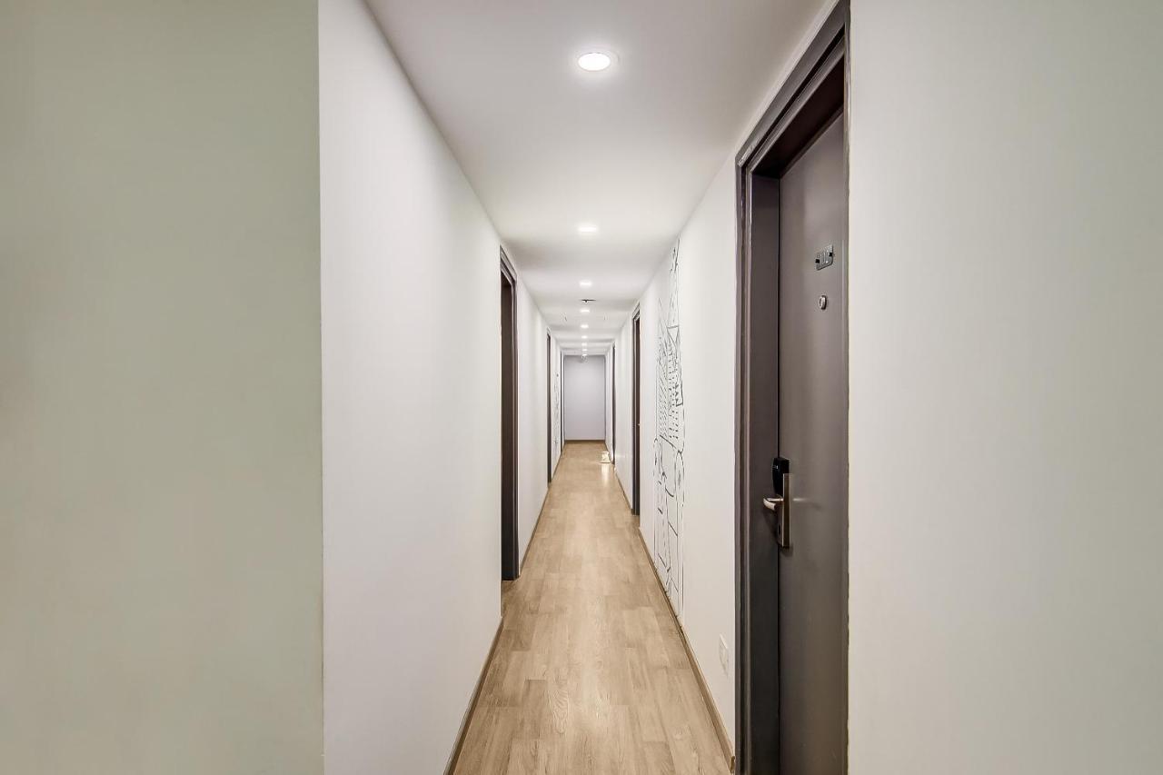 Hotel Vaccinated Staff- Oyo Townhouse 105 Khar West Station Bombaj Zewnętrze zdjęcie